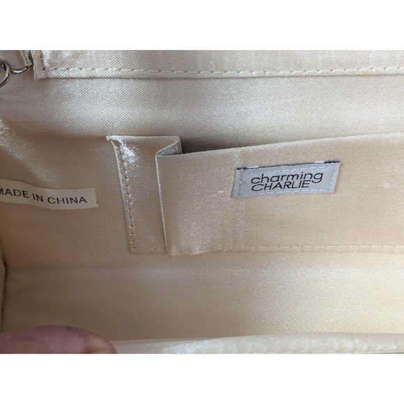 Charming Charlie‎ Cream Quilted Purse Clutch Wristlet Silver Chain Shoulder New - Picture 7 of 9